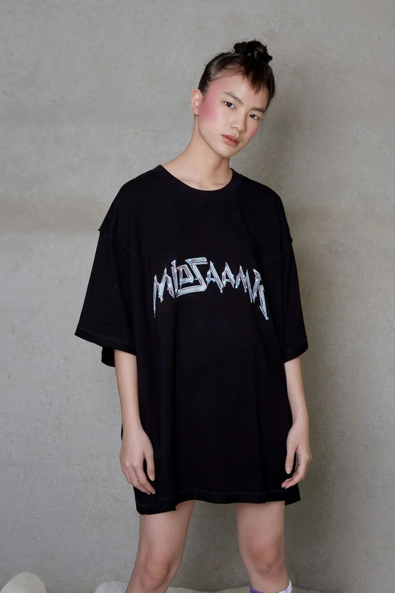 Mid SAAMR Oversized Black Tee