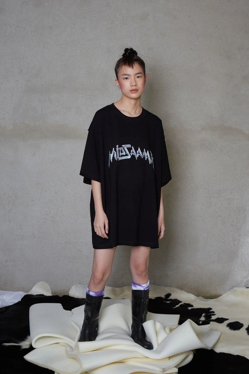 Mid SAAMR Oversized Black Tee